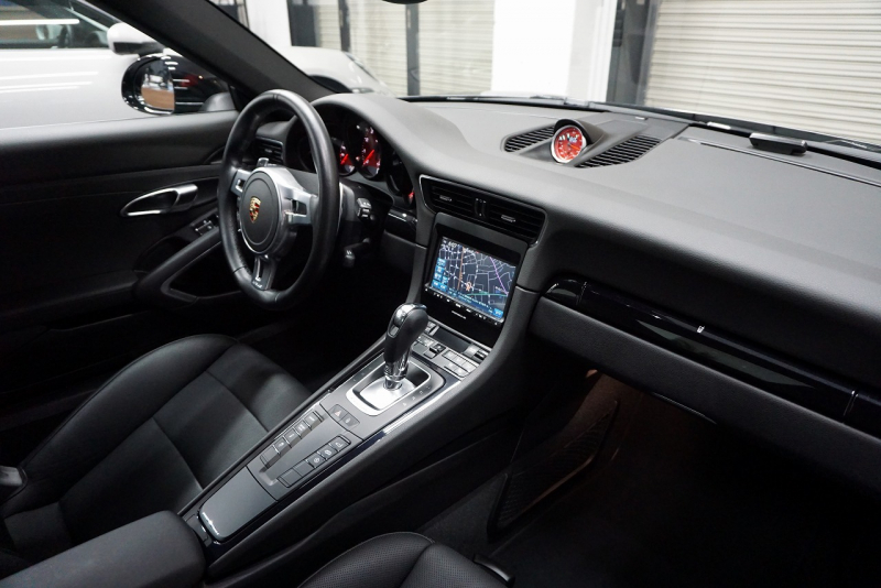 ポルシェ 911(Type991.1) Carrera GTS LEDヘッドライト ベンチレーション レッドメーターパネル ジェットブラックメタリック  中古車