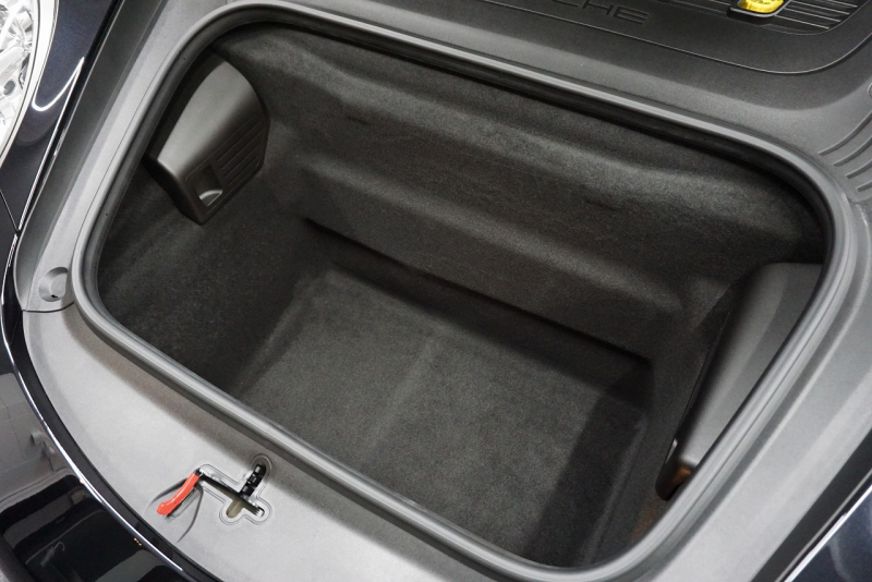 ポルシェ 911(Type991.1) Carrera GTS LEDヘッドライト ベンチレーション レッドメーターパネル ジェットブラックメタリック  中古車