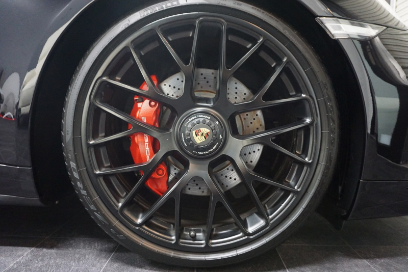 ポルシェ 911(Type991.1) Carrera GTS LEDヘッドライト ベンチレーション レッドメーターパネル ジェットブラックメタリック  中古車
