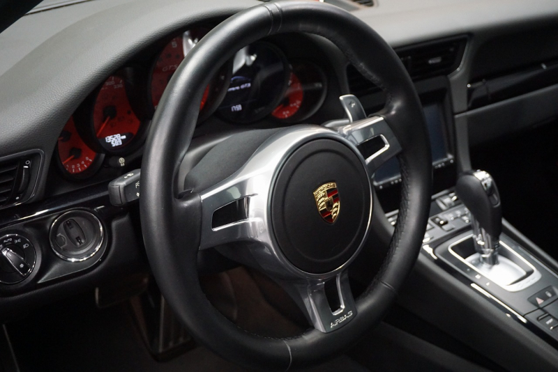 ポルシェ 911(Type991.1) Carrera GTS LEDヘッドライト ベンチレーション レッドメーターパネル ジェットブラックメタリック  中古車