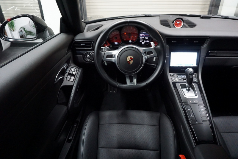 ポルシェ 911(Type991.1) Carrera GTS LEDヘッドライト ベンチレーション レッドメーターパネル ジェットブラックメタリック  中古車