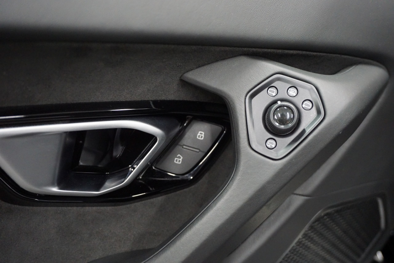 ランボルギーニ ウラカン Huracan LP610-4  ブランディングパッケージ スポーツエグゾースト リフティング LDS  中古車