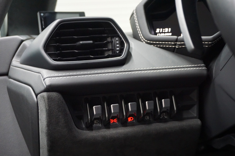 ランボルギーニ ウラカン Huracan LP610-4  ブランディングパッケージ スポーツエグゾースト リフティング LDS  中古車