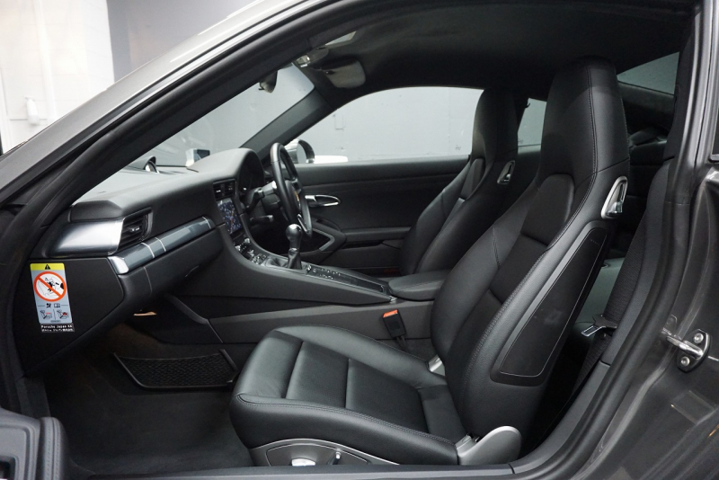 ポルシェ 911(Type991.2) Carrera 7MT PCCB スポーツクロノ スポーツエグゾースト LEDヘッドライト RSスパイダー20ホイール アゲートグレーメタリック  中古車