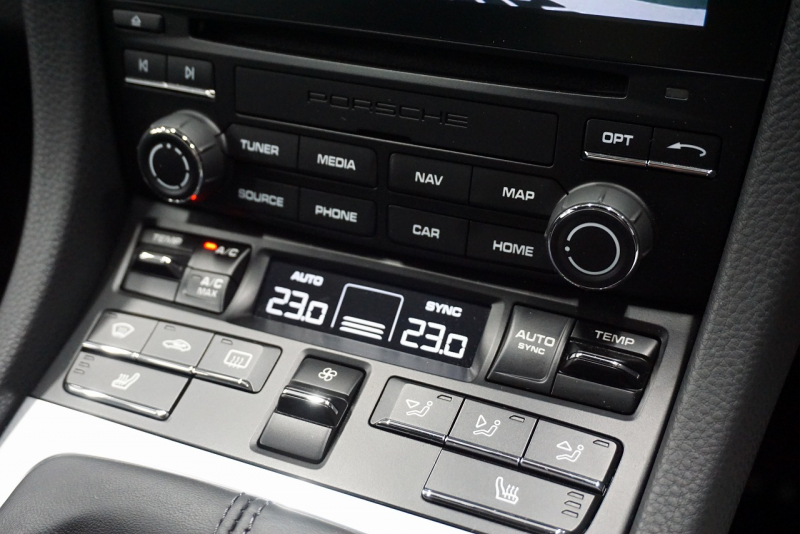 ポルシェ 911(Type991.2) Carrera 7MT PCCB スポーツクロノ スポーツエグゾースト LEDヘッドライト RSスパイダー20ホイール アゲートグレーメタリック  中古車