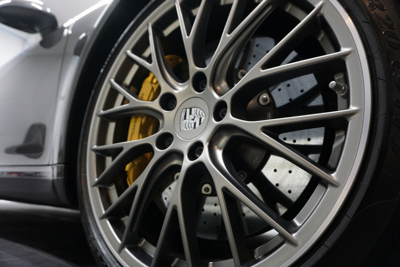 ポルシェ 911(Type991.2) Carrera 7MT PCCB スポーツクロノ スポーツエグゾースト LEDヘッドライト RSスパイダー20ホイール アゲートグレーメタリック  中古車