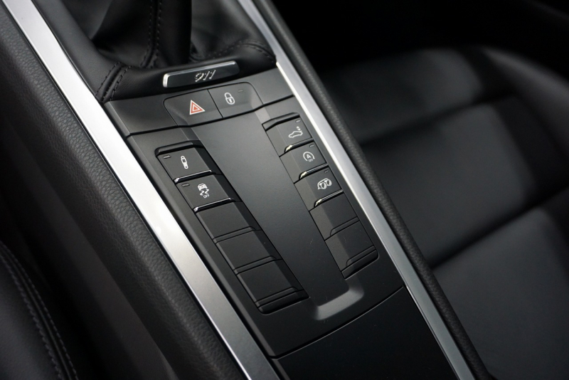 ポルシェ 911(Type991.2) Carrera 7MT PCCB スポーツクロノ スポーツエグゾースト LEDヘッドライト RSスパイダー20ホイール アゲートグレーメタリック  中古車