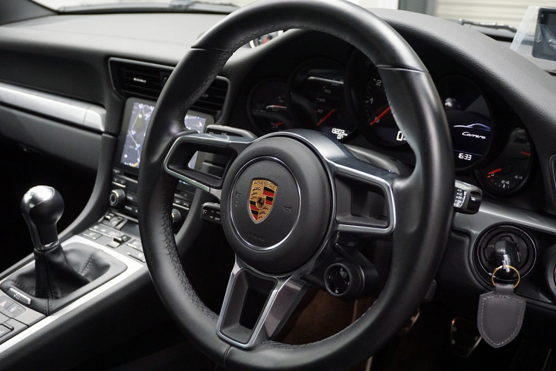 ポルシェ 911(Type991.2) Carrera 7MT PCCB スポーツクロノ スポーツエグゾースト LEDヘッドライト RSスパイダー20ホイール アゲートグレーメタリック  中古車