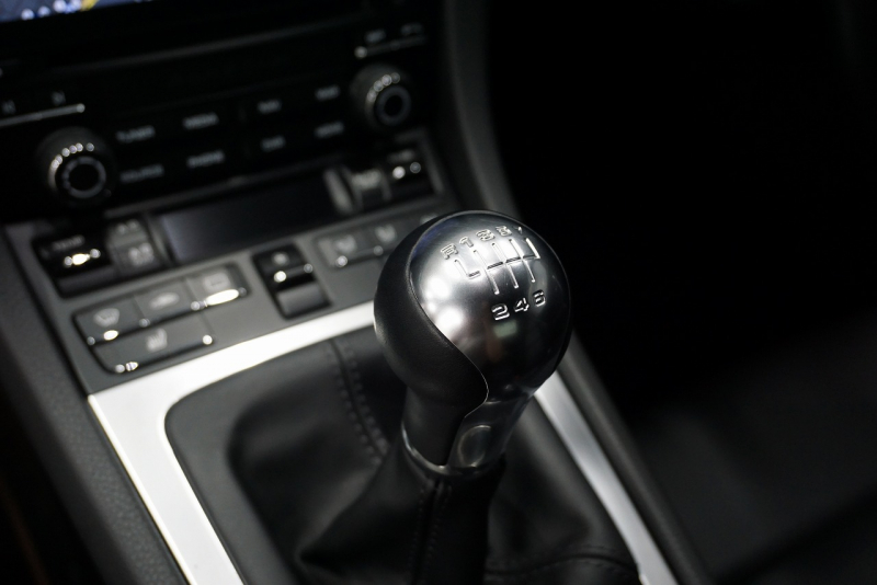 ポルシェ 911(Type991.2) Carrera 7MT PCCB スポーツクロノ スポーツエグゾースト LEDヘッドライト RSスパイダー20ホイール アゲートグレーメタリック  中古車