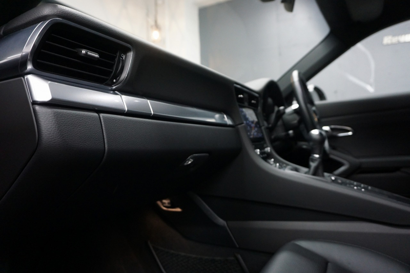 ポルシェ 911(Type991.2) Carrera 7MT PCCB スポーツクロノ スポーツエグゾースト LEDヘッドライト RSスパイダー20ホイール アゲートグレーメタリック  中古車