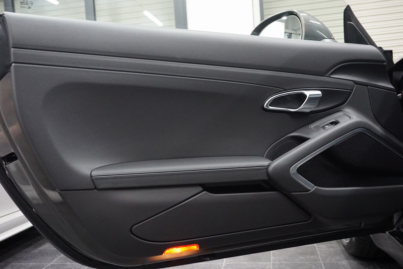 ポルシェ 911(Type991.2) Carrera 7MT PCCB スポーツクロノ スポーツエグゾースト LEDヘッドライト RSスパイダー20ホイール アゲートグレーメタリック  中古車