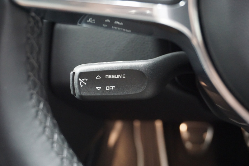 ポルシェ 911(Type991.2) Carrera 7MT PCCB スポーツクロノ スポーツエグゾースト LEDヘッドライト RSスパイダー20ホイール アゲートグレーメタリック  中古車