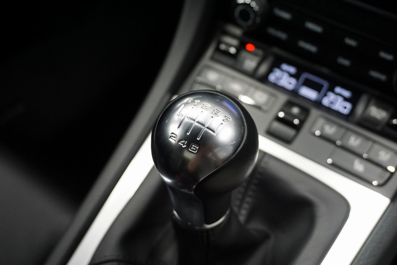 ポルシェ 911(Type991.2) Carrera 7MT PCCB スポーツクロノ スポーツエグゾースト LEDヘッドライト RSスパイダー20ホイール アゲートグレーメタリック  中古車