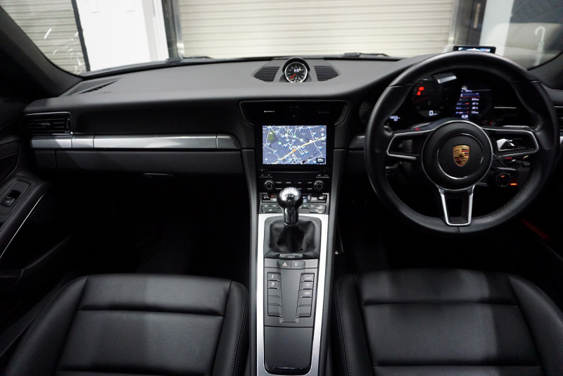 ポルシェ 911(Type991.2) Carrera 7MT PCCB スポーツクロノ スポーツエグゾースト LEDヘッドライト RSスパイダー20ホイール アゲートグレーメタリック  中古車