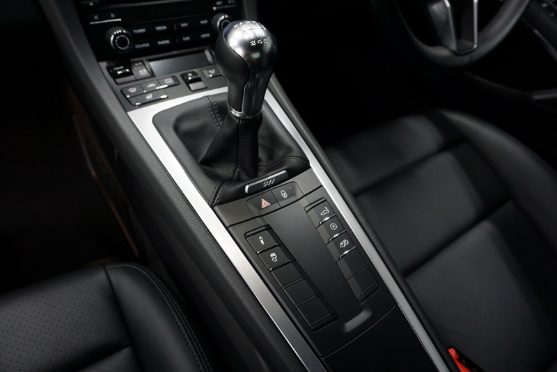 ポルシェ 911(Type991.2) Carrera 7MT PCCB スポーツクロノ スポーツエグゾースト LEDヘッドライト RSスパイダー20ホイール アゲートグレーメタリック  中古車