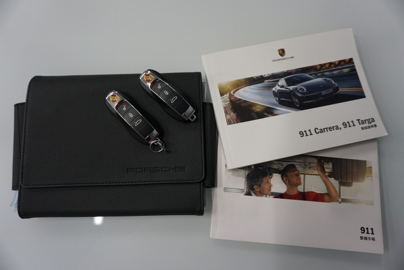 ポルシェ 911(Type991.2) Carrera PDK スポーツクロノパッケージ スポーツエグゾースト  CarerraS20インチホイール GTシルバーメタリック  中古車