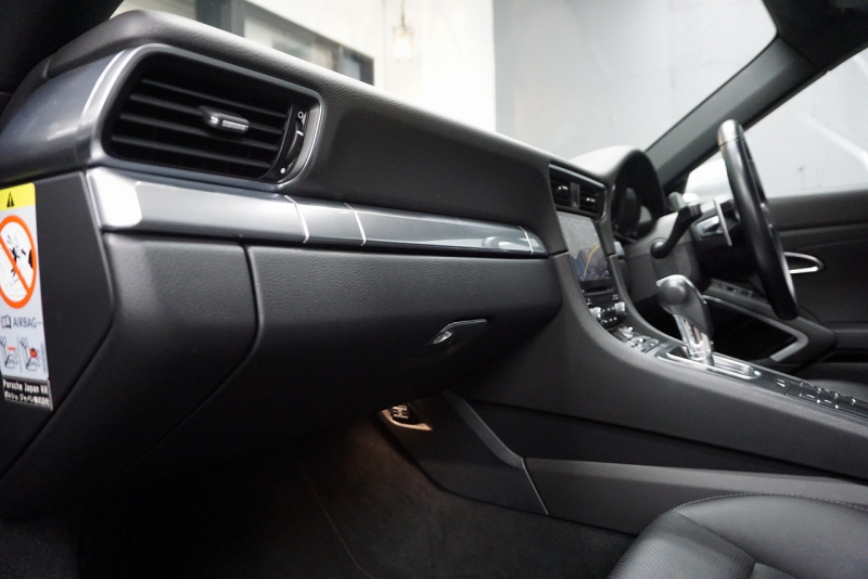 ポルシェ 911(Type991.2) Carrera PDK スポーツクロノパッケージ スポーツエグゾースト  CarerraS20インチホイール GTシルバーメタリック  中古車