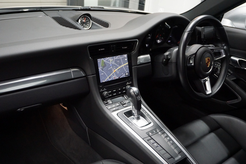 ポルシェ 911(Type991.2) Carrera PDK スポーツクロノパッケージ スポーツエグゾースト  CarerraS20インチホイール GTシルバーメタリック  中古車