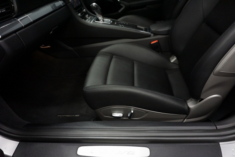 ポルシェ 911(Type991.2) Carrera PDK スポーツクロノパッケージ スポーツエグゾースト  CarerraS20インチホイール GTシルバーメタリック  中古車