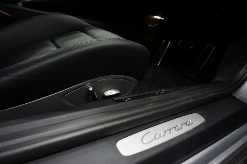 ポルシェ 911(Type991.2) Carrera PDK スポーツクロノパッケージ スポーツエグゾースト  CarerraS20インチホイール GTシルバーメタリック  中古車