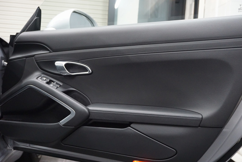 ポルシェ 911(Type991.2) Carrera PDK スポーツクロノパッケージ スポーツエグゾースト  CarerraS20インチホイール GTシルバーメタリック  中古車