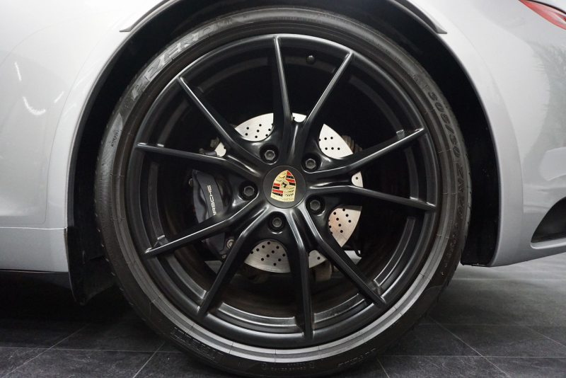 ポルシェ 911(Type991.2) Carrera PDK スポーツクロノパッケージ スポーツエグゾースト  CarerraS20インチホイール GTシルバーメタリック  中古車