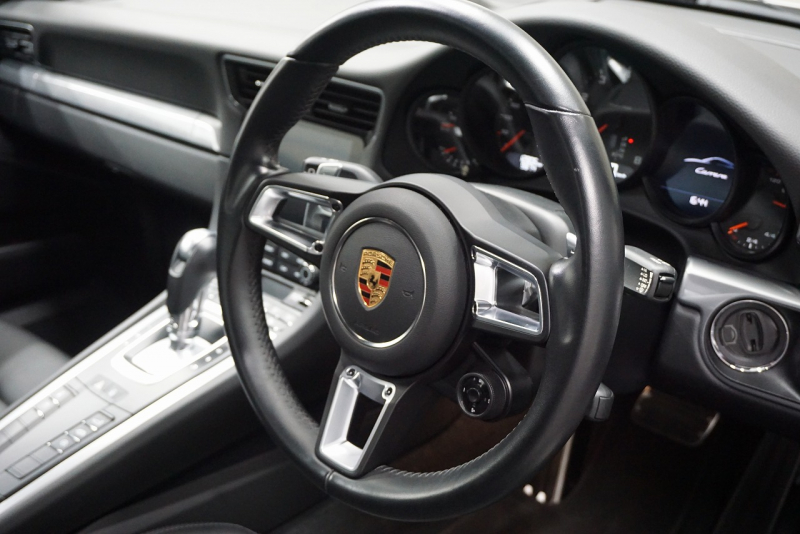 ポルシェ 911(Type991.2) Carrera PDK スポーツクロノパッケージ スポーツエグゾースト  CarerraS20インチホイール GTシルバーメタリック  中古車