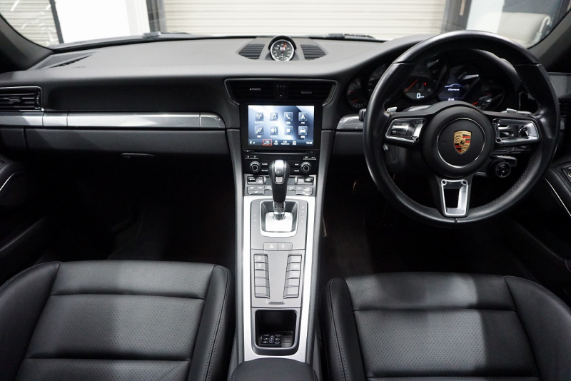 ポルシェ 911(Type991.2) Carrera PDK スポーツクロノパッケージ スポーツエグゾースト  CarerraS20インチホイール GTシルバーメタリック  中古車