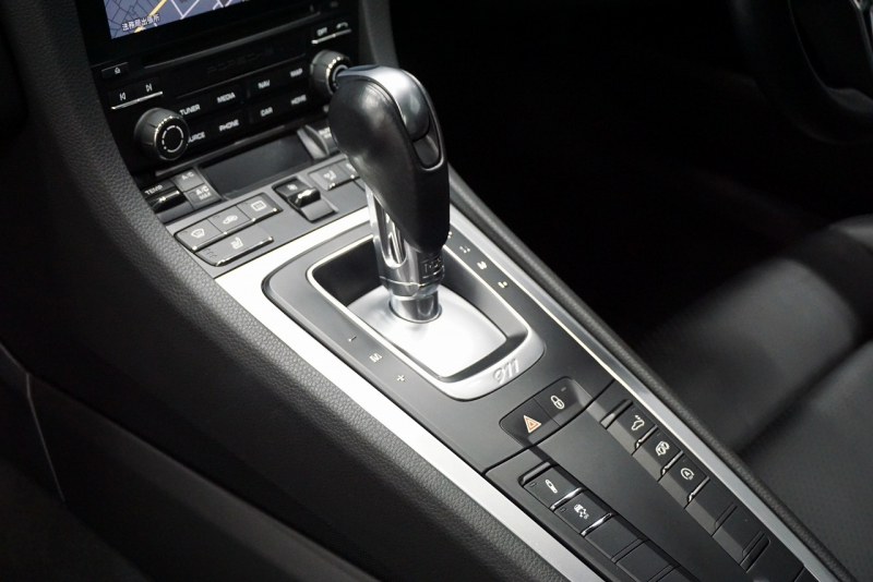 ポルシェ 911(Type991.2) Carrera PDK スポーツクロノパッケージ スポーツエグゾースト  CarerraS20インチホイール GTシルバーメタリック  中古車