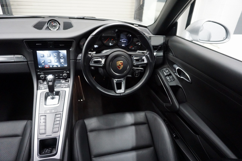 ポルシェ 911(Type991.2) Carrera PDK スポーツクロノパッケージ スポーツエグゾースト  CarerraS20インチホイール GTシルバーメタリック  中古車