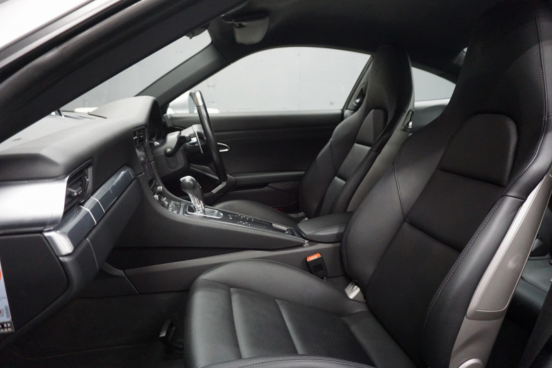 ポルシェ 911(Type991.2) Carrera PDK スポーツクロノパッケージ スポーツエグゾースト  CarerraS20インチホイール GTシルバーメタリック  中古車