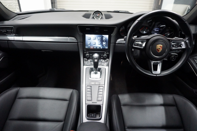 ポルシェ 911(Type991.2) Carrera PDK スポーツクロノパッケージ スポーツエグゾースト  CarerraS20インチホイール GTシルバーメタリック  中古車