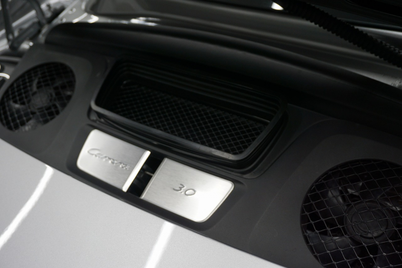 ポルシェ 911(Type991.2) Carrera PDK スポーツクロノパッケージ スポーツエグゾースト  CarerraS20インチホイール GTシルバーメタリック  中古車