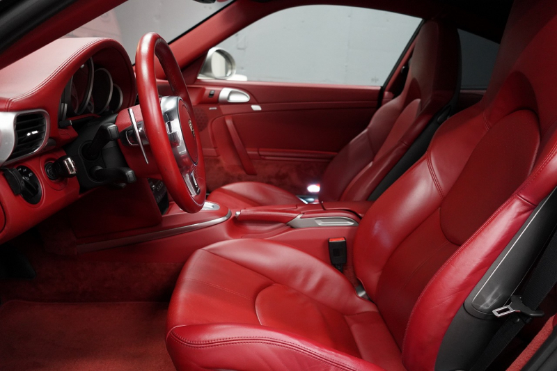 ポルシェ 911(Type997) Turbo S PCCB オールレザーインテリア GTシルバー 中古車 中古車