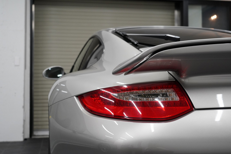 ポルシェ 911(Type997) Turbo S PCCB オールレザーインテリア GTシルバー 中古車 中古車