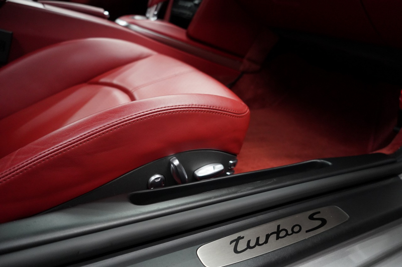 ポルシェ 911(Type997) Turbo S PCCB オールレザーインテリア GTシルバー 中古車 中古車