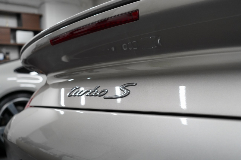 ポルシェ 911(Type997) Turbo S PCCB オールレザーインテリア GTシルバー 中古車 中古車