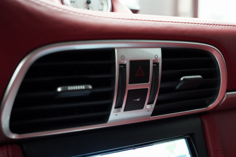 ポルシェ 911(Type997) Turbo S PCCB オールレザーインテリア GTシルバー 中古車 中古車