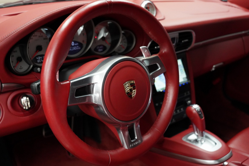 ポルシェ 911(Type997) Turbo S PCCB オールレザーインテリア GTシルバー 中古車 中古車