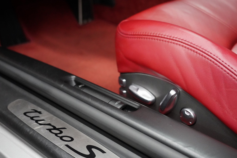 ポルシェ 911(Type997) Turbo S PCCB オールレザーインテリア GTシルバー 中古車 中古車