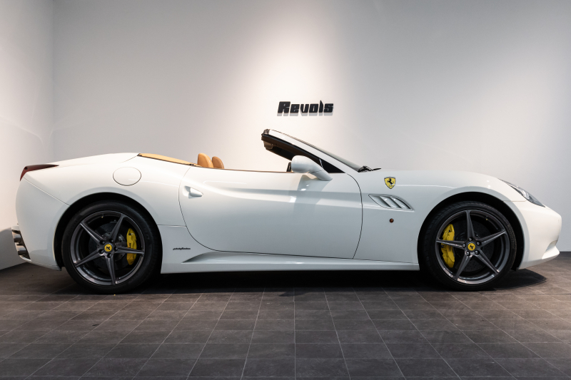 フェラーリ カリフォルニア California30 デイトナシート 458ホイール スクーデリアフェラーリエンブレム マグネライドサス EBMバルブ開閉 中古車 中古車