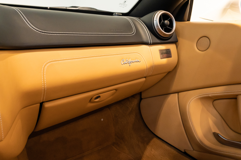 フェラーリ カリフォルニア California30 デイトナシート 458ホイール スクーデリアフェラーリエンブレム マグネライドサス EBMバルブ開閉 中古車 中古車