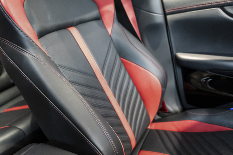 アストンマーティン DBX 707 ホワイトストーン　カーボンsクステリアパック　23AW　デュオトーンインテリア　エクステリアバッジ　レザーカラーパレット　スモークテール 中古車 中古車