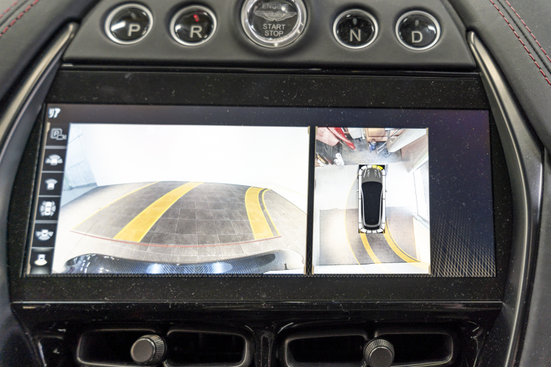 アストンマーティン DBX 707 ホワイトストーン　カーボンsクステリアパック　23AW　デュオトーンインテリア　エクステリアバッジ　レザーカラーパレット　スモークテール 中古車 中古車