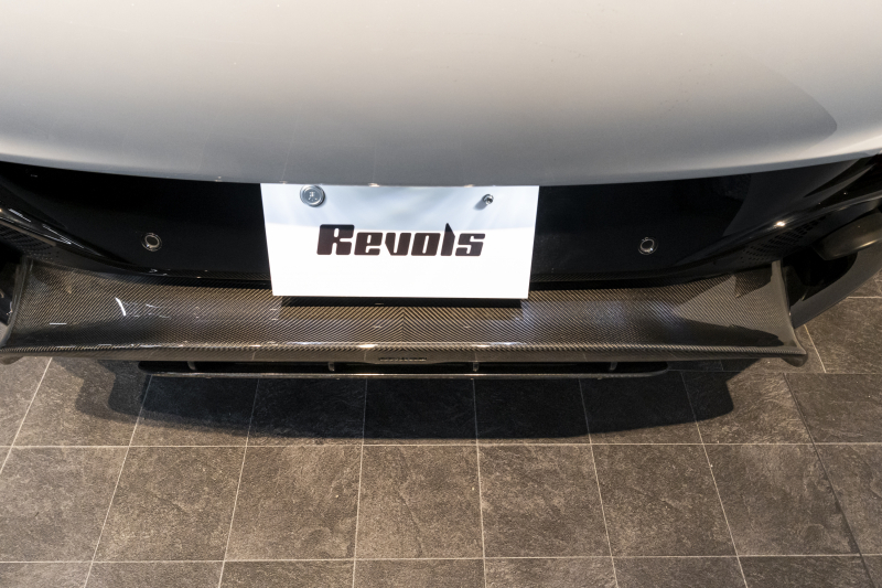 アストンマーティン DBX 707 ホワイトストーン　カーボンsクステリアパック　23AW　デュオトーンインテリア　エクステリアバッジ　レザーカラーパレット　スモークテール 中古車 中古車