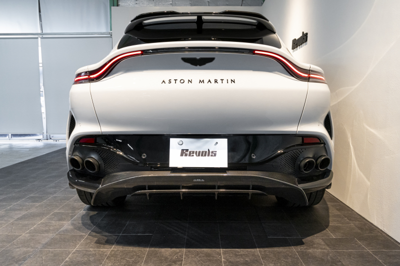 アストンマーティン DBX 707 ホワイトストーン　カーボンsクステリアパック　23AW　デュオトーンインテリア　エクステリアバッジ　レザーカラーパレット　スモークテール 中古車 中古車