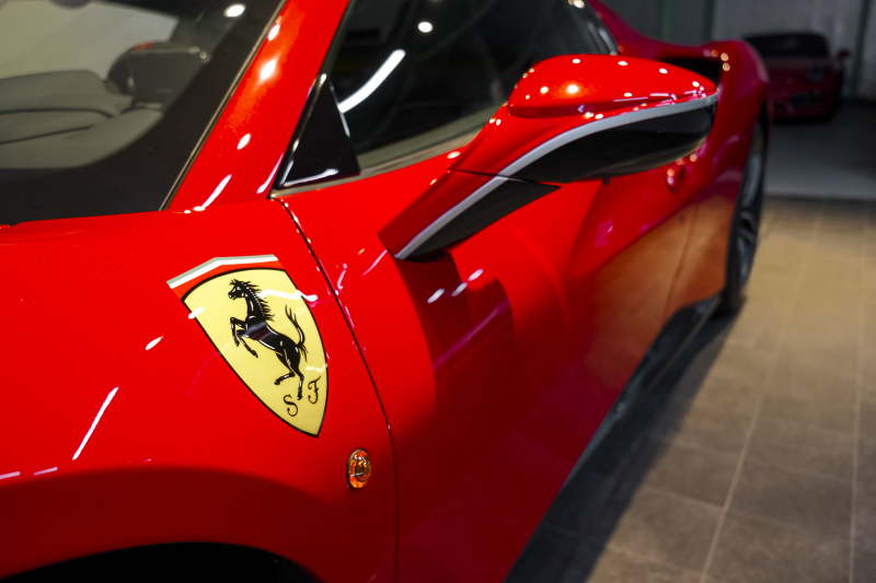 フェラーリ 488スパイダー テーラーメイド/OP2000万over/特別仕様内装 中古車 中古車