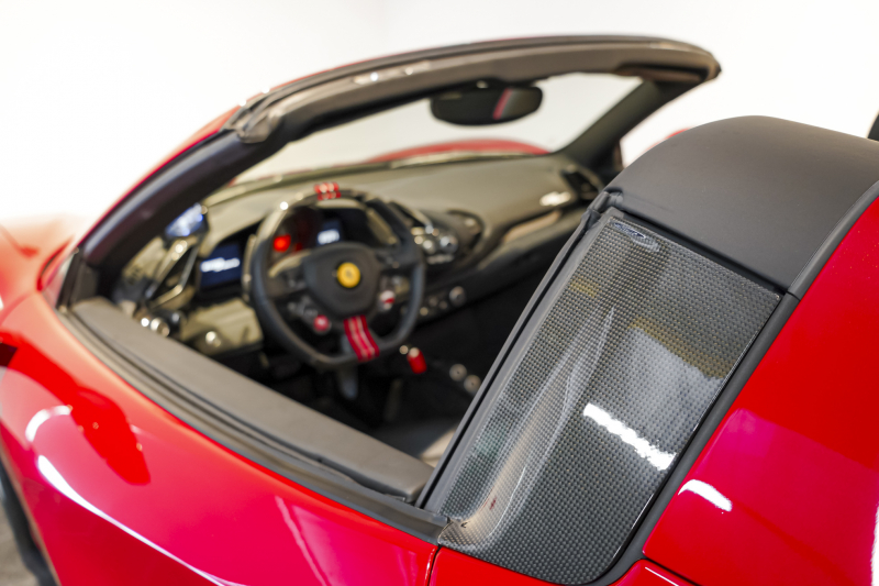 フェラーリ 488スパイダー テーラーメイド/OP2000万over/特別仕様内装 中古車 中古車