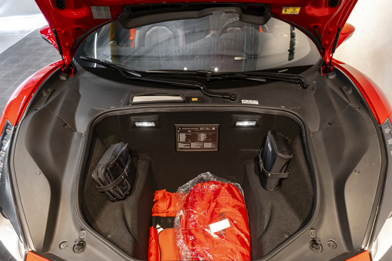 フェラーリ 488スパイダー テーラーメイド/OP2000万over/特別仕様内装 中古車 中古車