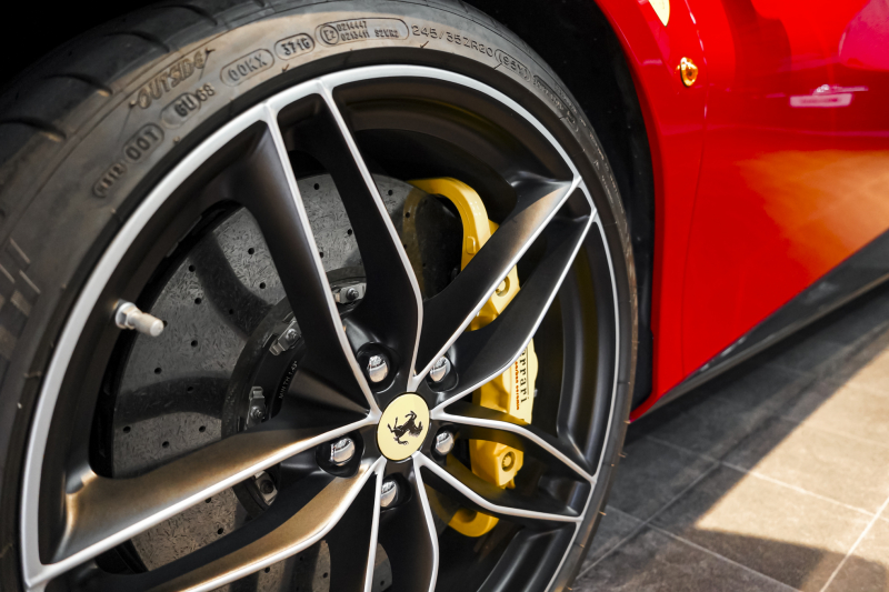 フェラーリ 488スパイダー テーラーメイド/OP2000万over/特別仕様内装 中古車 中古車